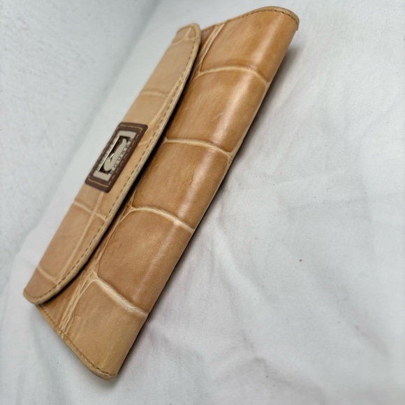 Dooney & Bourke Continental Crocodile Embossed Leather Wallet Neutral Tan - Picture 11 of 13